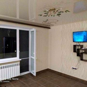 Стильна квартира з ремонтом, меблями та тенікою поблизу моря!