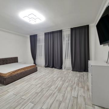 Валерія Лобановського вул., 21
