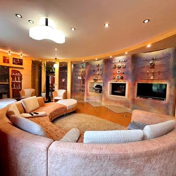 Олександра Олеся вул., 24