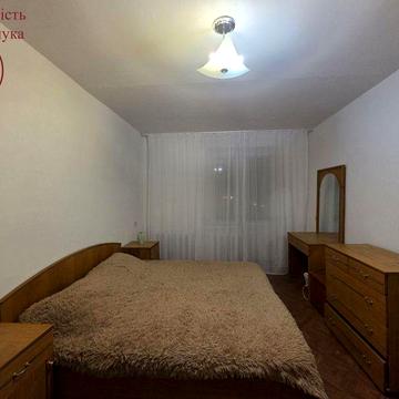 Трикімнатна квартира в центрі / Перемоги