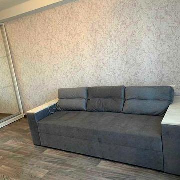 здається чудова квартира,метро Лісова поруч