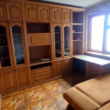 Захисників України вул., 8