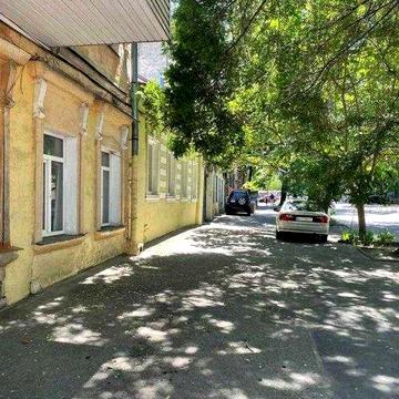 Однокімнатна квартира в центрі!