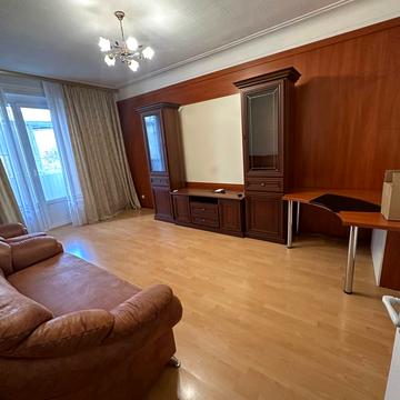 Інститутська вул., 18