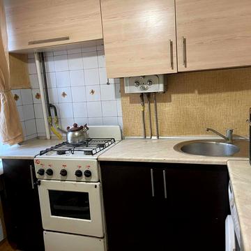 Степана Бандери вул., 42