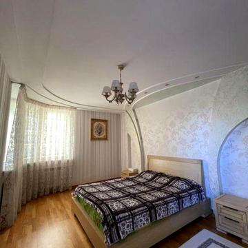 Миколи Бажана просп., 1-М
