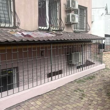 Мечникова вул., 2/1