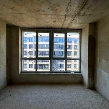 Велика двокімнатна у зданому будинку