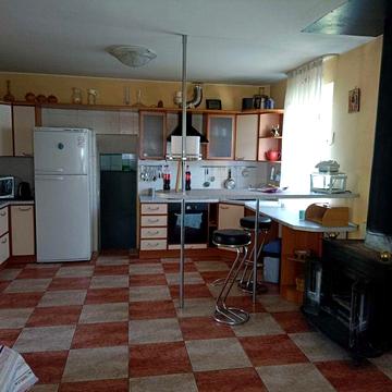 продаж будинку Українка