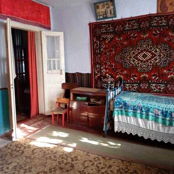 Хата у мальовничому селі Вінниччини на кордоні з Молдовою