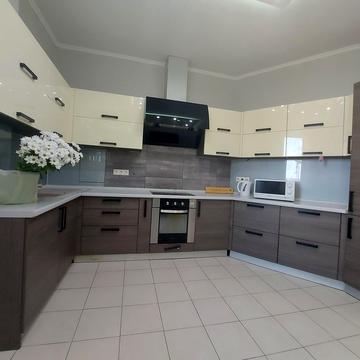 Перлинна вул., 1