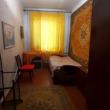 Космонавтів вул., 71