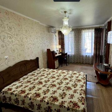 Продам двухкомнатную квартиру с капитальным ремонтом в Центре/Пастера