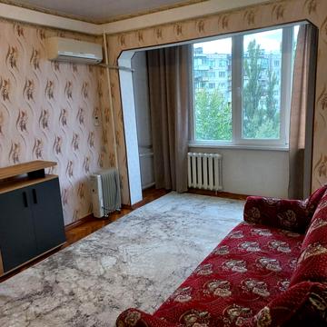 Мілютенка вул., 7