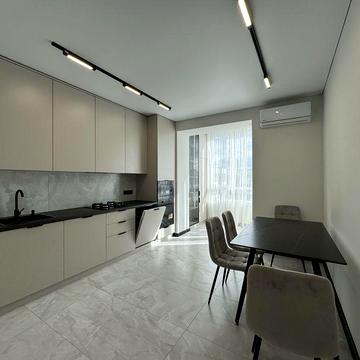 Терміновий продаж двокімнатна на березі озера