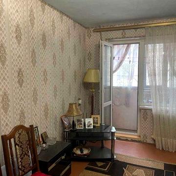 Продам 1-комнатную квартиру, на 4-Таврическом,  увеличенной площади.