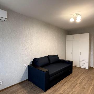 Металургів вул., 35