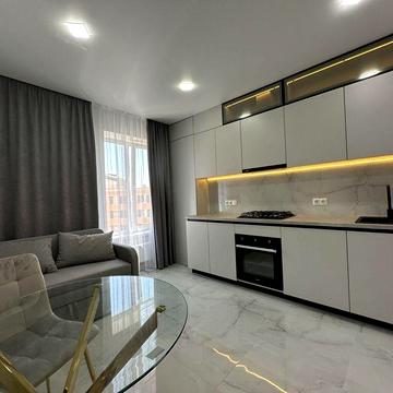 Продам стильную  квартиру с просторной кухней 16 метров в ЖК Виа Рома.