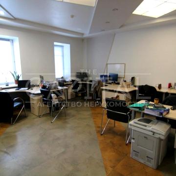 Вокзальна вул., 18