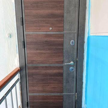 Простора 3 кімнатна квартира під ремонт.