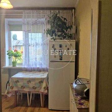 Продам світлу 1к кв на вул Чорних Запорожців 13 Воскресенка Без %