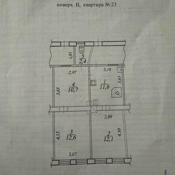 Велика квартира у житловому стані, частково під ремонт.