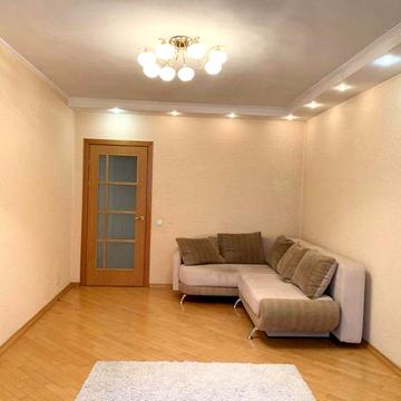 Простора 4-к квартира 100 м² пропс. Червоної Калини 18