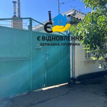 Половина будинка. Окремий двір.