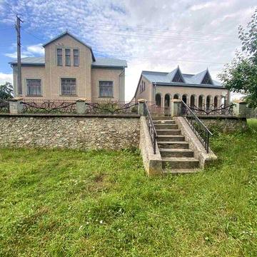 Продається будинок в пригороді м.Підволочиськ.