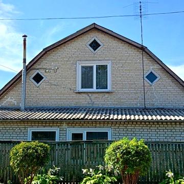 Продається будинок у Фастові, на дві половини поряд з центром.