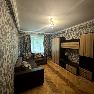 Верховної Ради бульв., 26