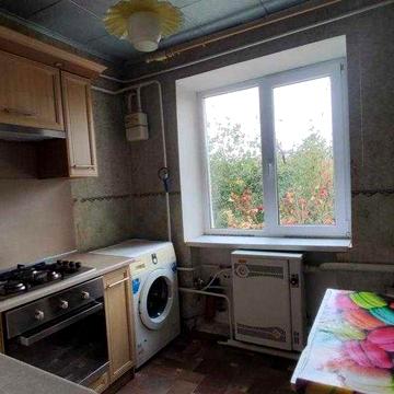 Продам 3-кімн. квартиру в центрі селища Коротич