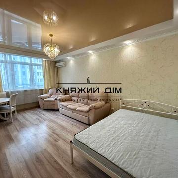 Миколи Бажана просп., 8-Б