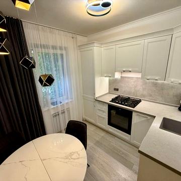 Сдается двухкомнатная квартира с шикрным ремонтом на Намыве