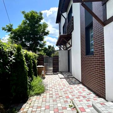 Українська вул., 30Б