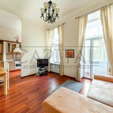 Богдана Хмельницького вул., 10