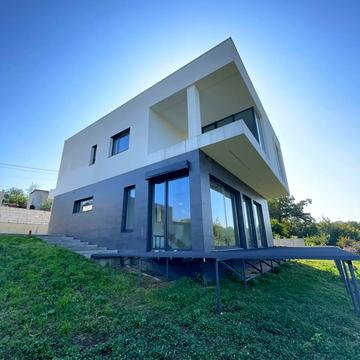 Парникова вул., 5