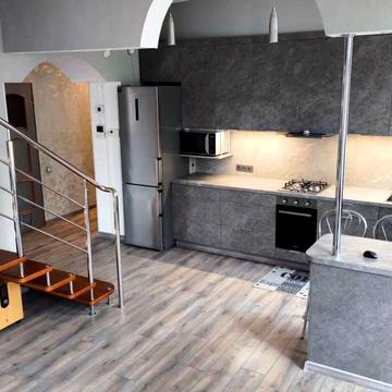 Михайла Коцюбинського вул., 1