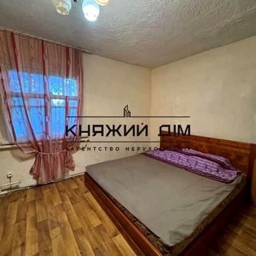 Яготинська вул., 17