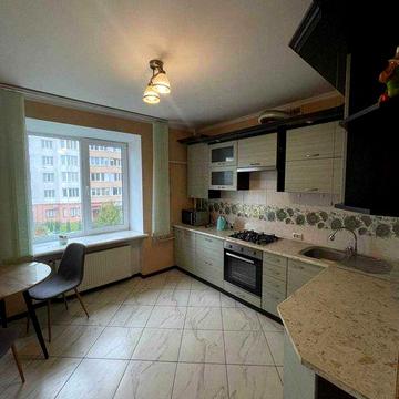 Продаж 2 к квартири Виставка