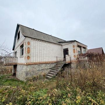 Будинок на березі річки