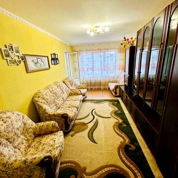 Хороша 3-кімнатна квартира з гарному стані. Світла та простора.