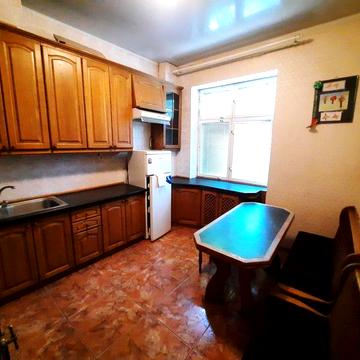 Продам велику 2к квартиру в центрі
