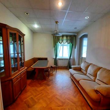Продам простору 3к квартиру в центрі