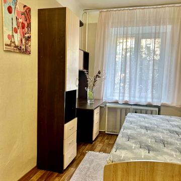 Введенська вул., 32