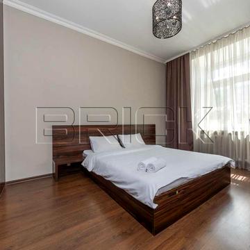 Євгена Коновальця вул. (Щорса), 7-9