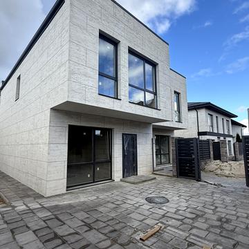 Зоряна вул., 20