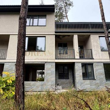 Ділянка з коробкою таунхаусів на 4 секції. Заведені комунікації