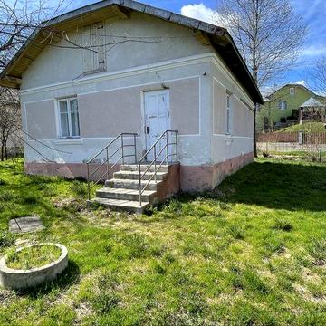 Продається цегляний будинок з комунікаціями