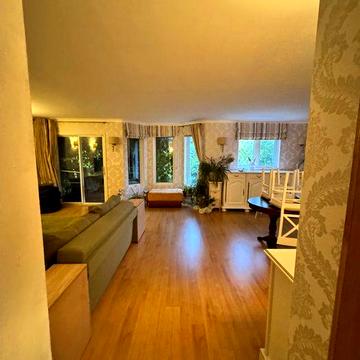 Оренда великого затишного будинку